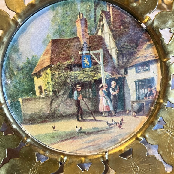 Set of 2 Vintage Original Brass Punched Butterfly 6" Circular Frames England - Picture 2 of 5